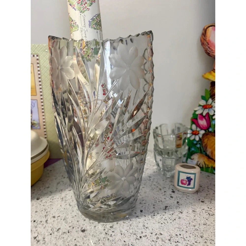 VTG Exquisite Dais Crystal Vase‎ Frosted Floral Cut Glass Heavy Elegant Decor